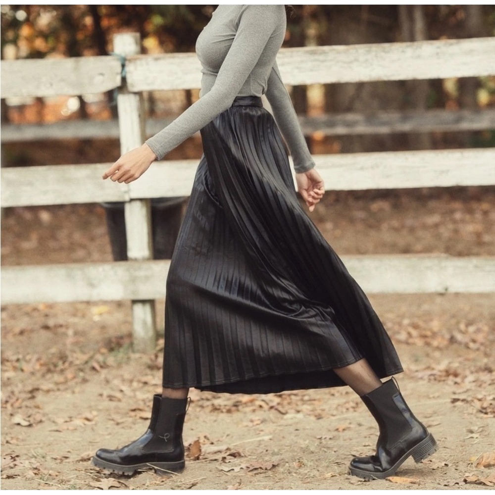 Sincerely Jules Black Faux Leather Pleated Accordion Skirt Midi Size Small